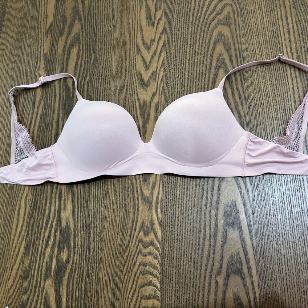 Victoria’s Secret Incredible No Wire Push-Up Bra 32D